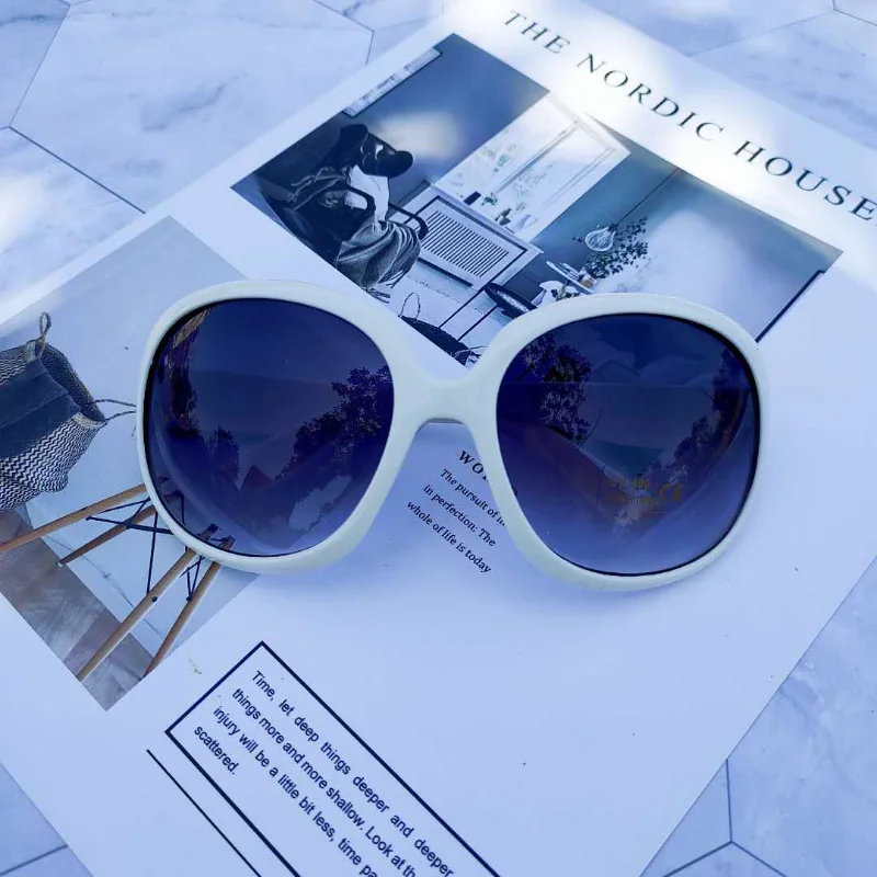 New Large Frame Circular Shape - Designer Sunglasses 评论和价格