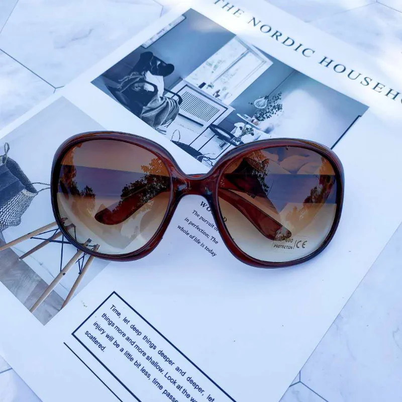 New Large Frame Circular Shape - Designer Sunglasses 评论和价格